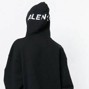 Balenciaga
oversized logo hoodie size M unisex